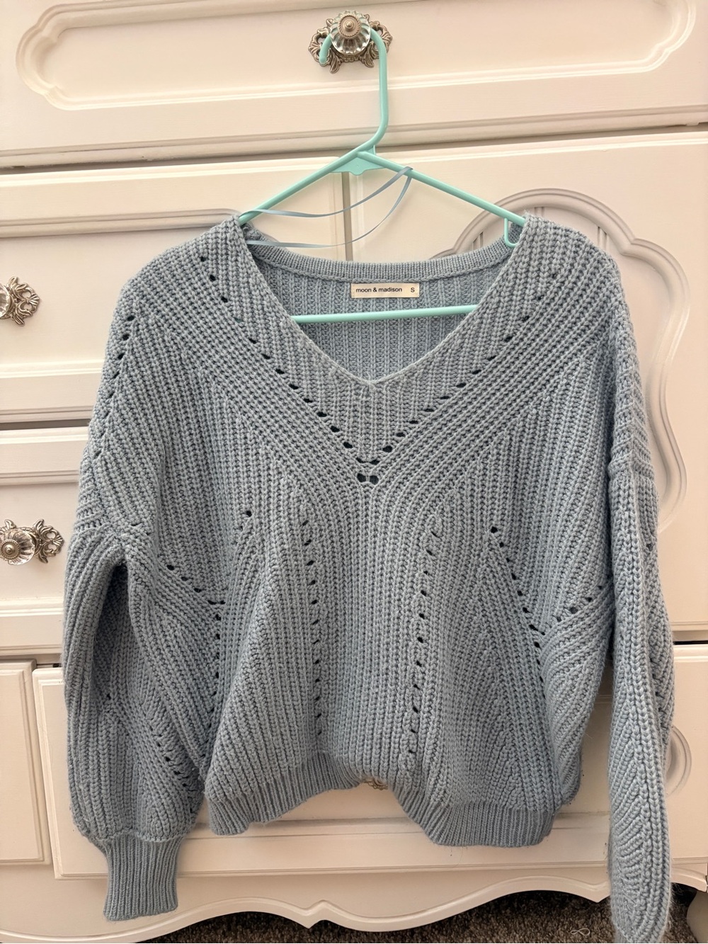 moon & madison Pale Blue V-Neck Chunky Knit Sweater